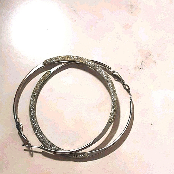 Earings - Picture 1 of 1